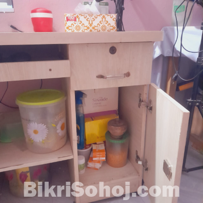 WITHE BOARD COMPUTER TABLE